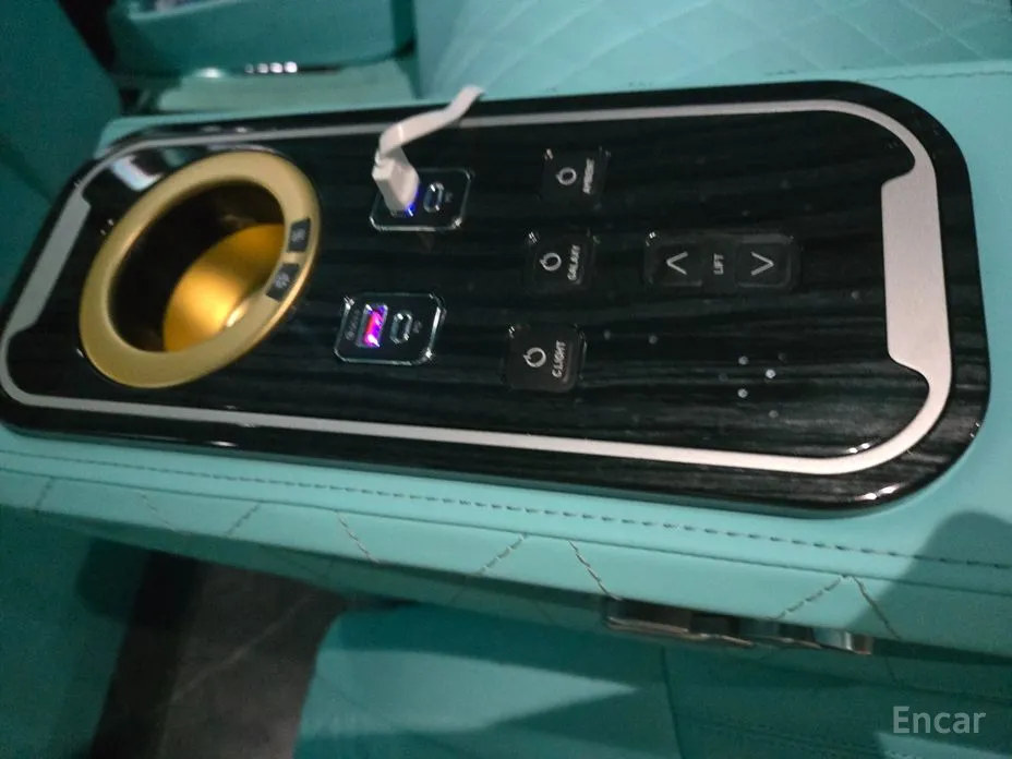 Фото 16 - Cadillac Escalade