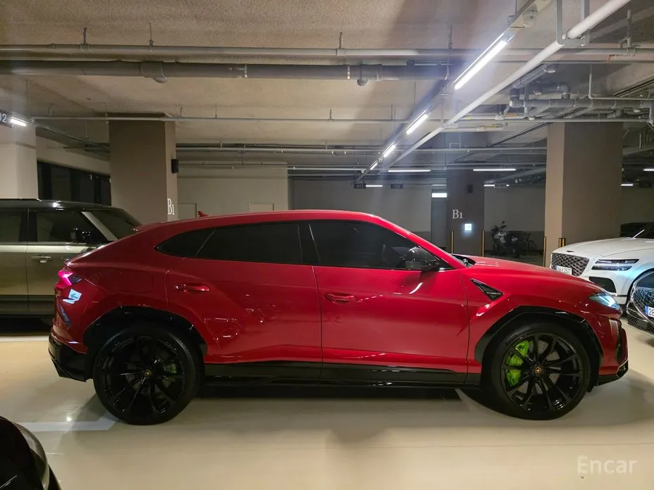 Фото 2 - Lamborghini Urus