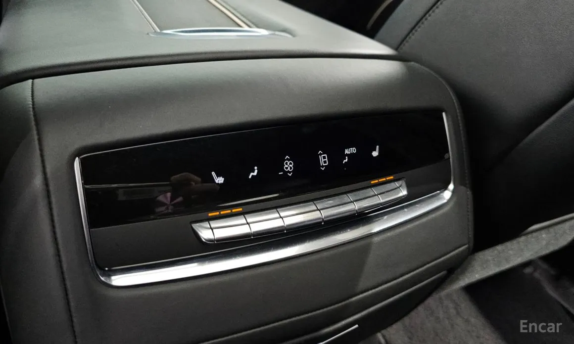 Фото 19 - Cadillac Escalade