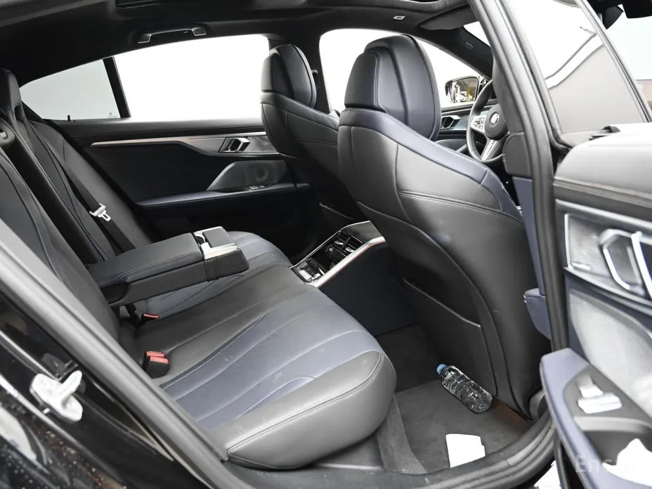 Фото 12 - BMW 8 Series