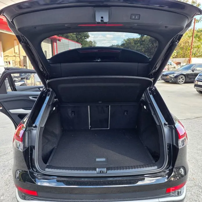 Фото 13 - Audi Q4 e-tron