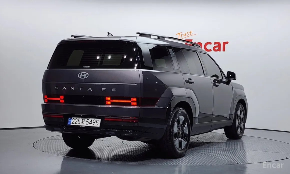 Фото 2 - Hyundai Santa Fe