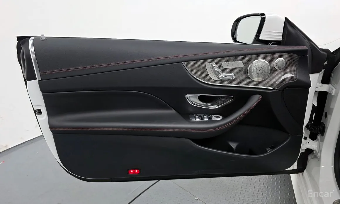 Фото 19 - Mercedes-Benz E-Class