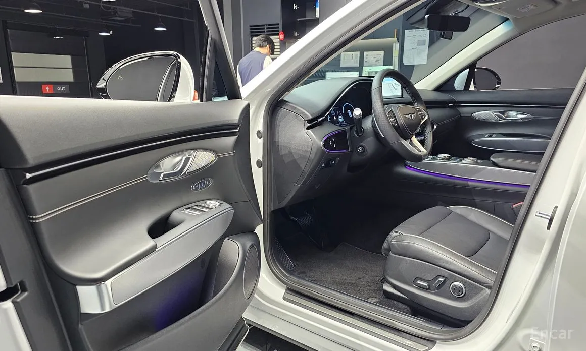 Фото 11 - Genesis GV70