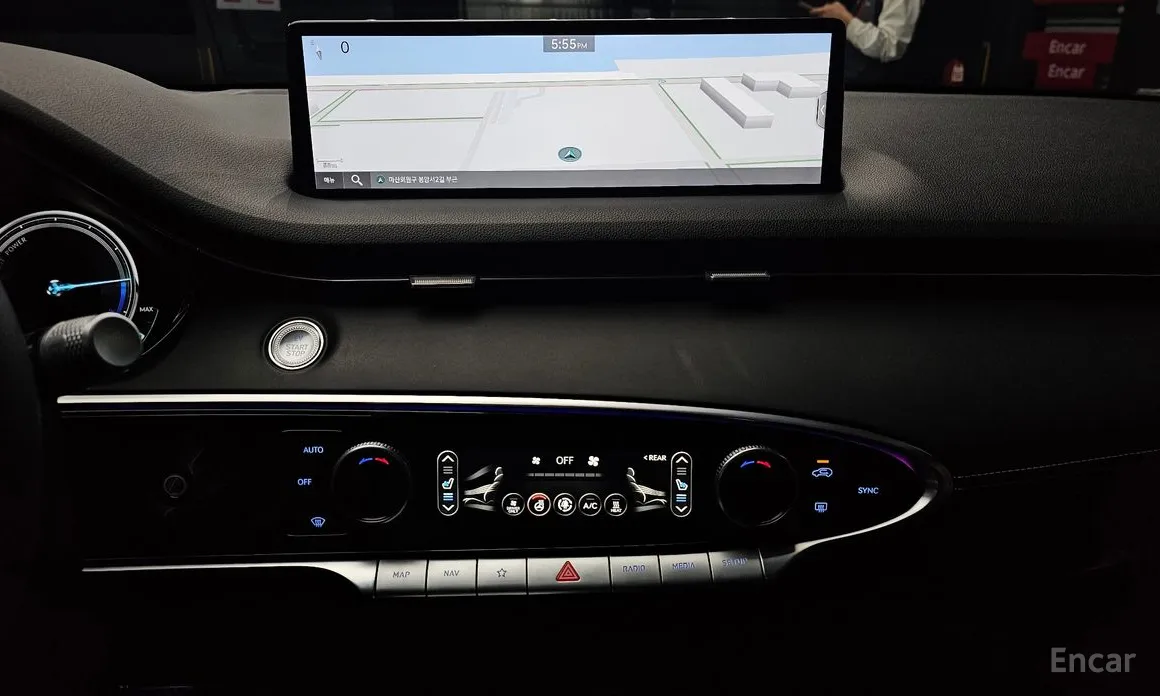 Фото 14 - Genesis GV70