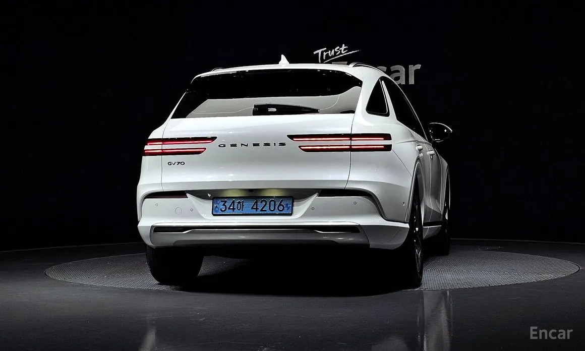Фото 4 - Genesis GV70