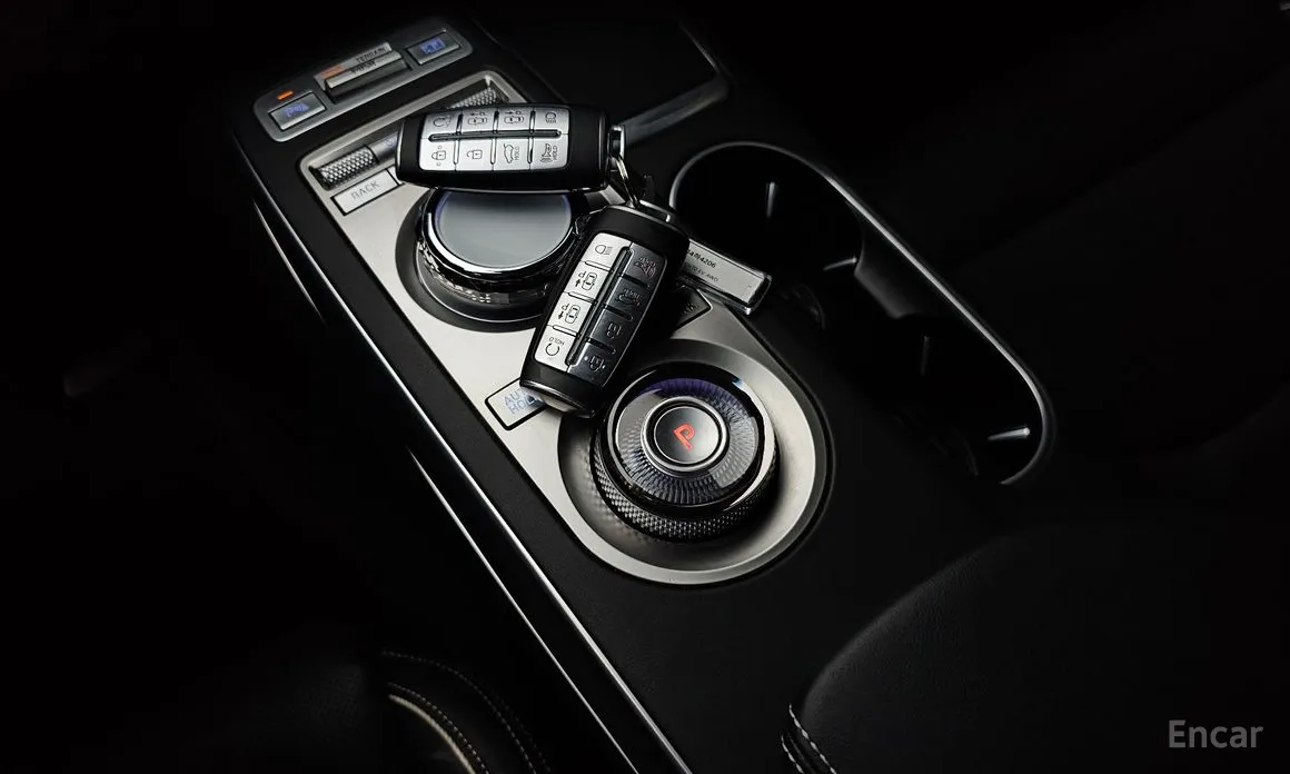 Фото 9 - Genesis GV70