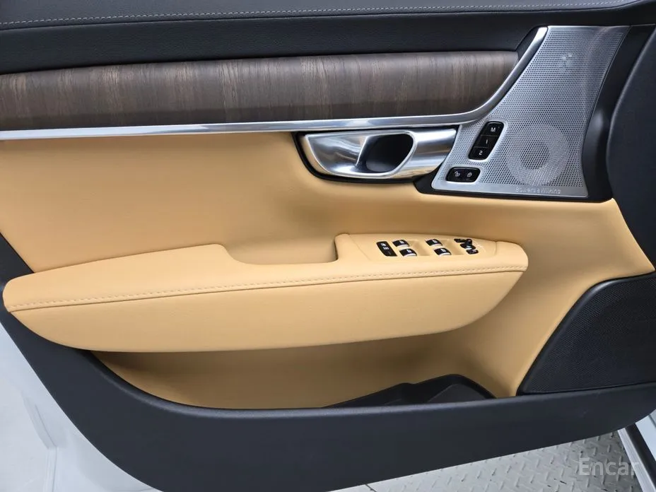 Фото 15 - Volvo S90