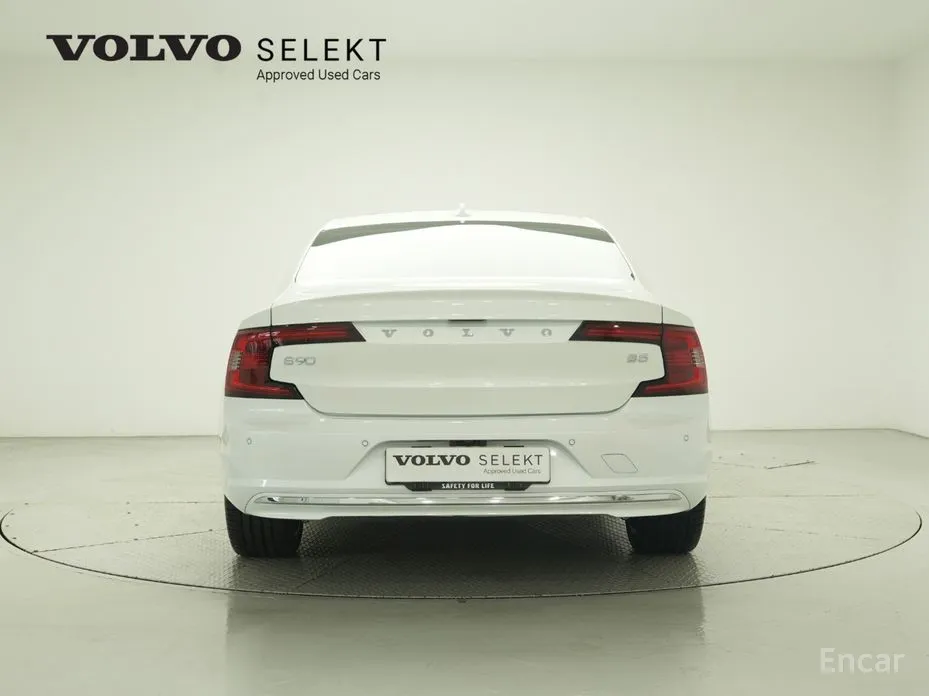 Фото 4 - Volvo S90