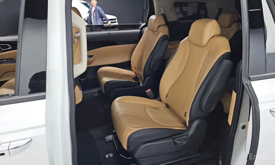 Фото 12 - Kia Carnival