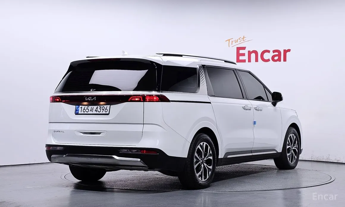 Фото 2 - Kia Carnival