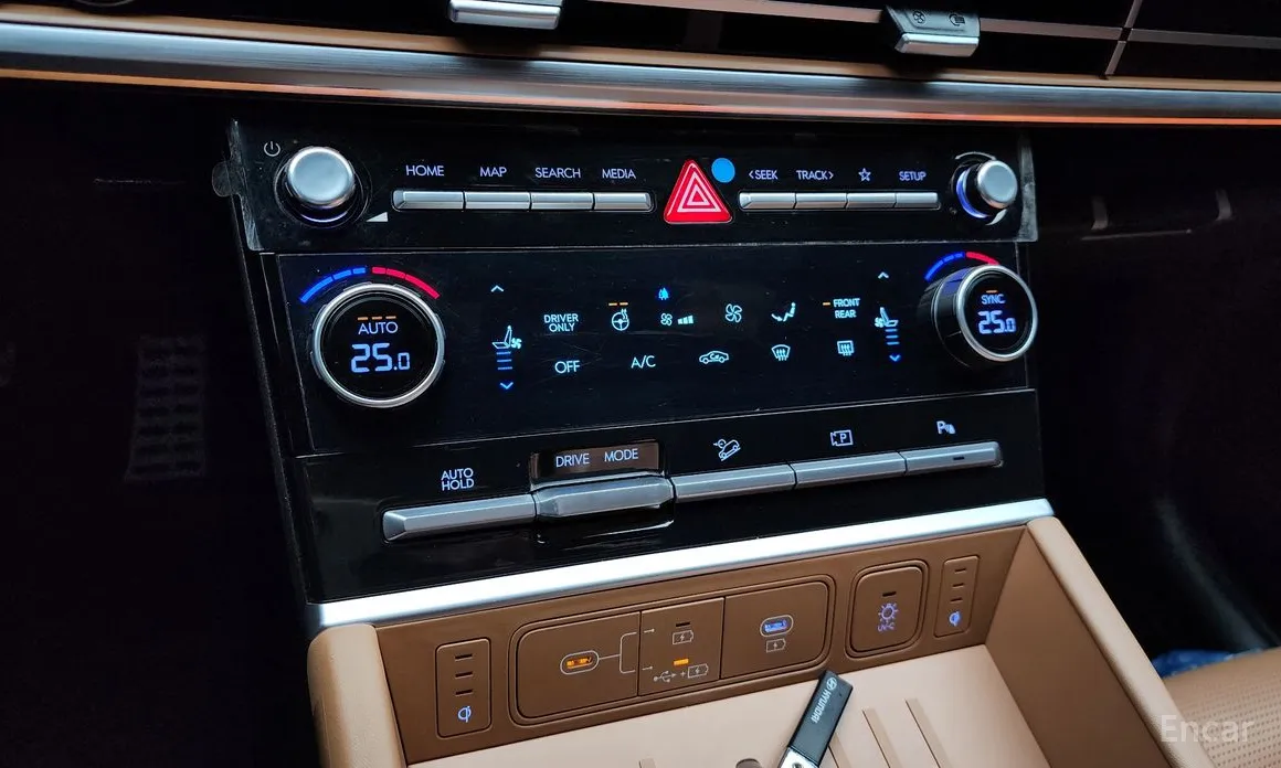 Фото 17 - Hyundai Santa Fe