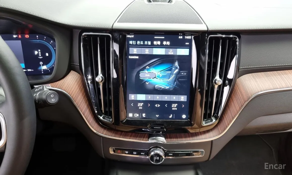 Фото 14 - Volvo XC60