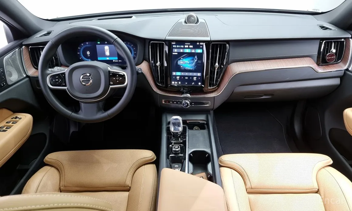 Фото 7 - Volvo XC60