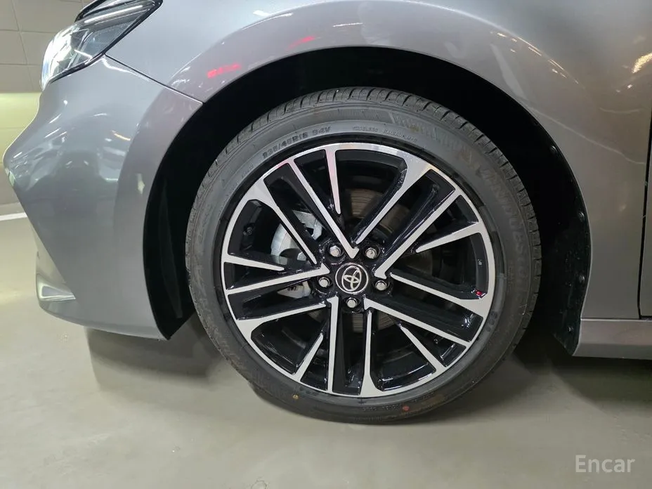 Фото 10 - Toyota Camry