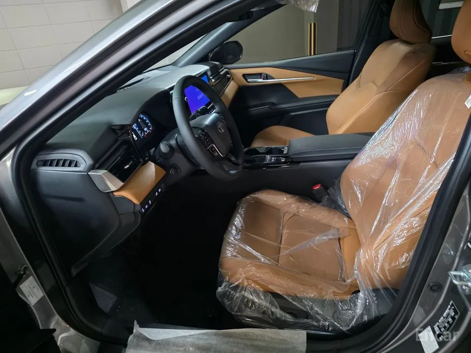 Фото 8 - Toyota Camry