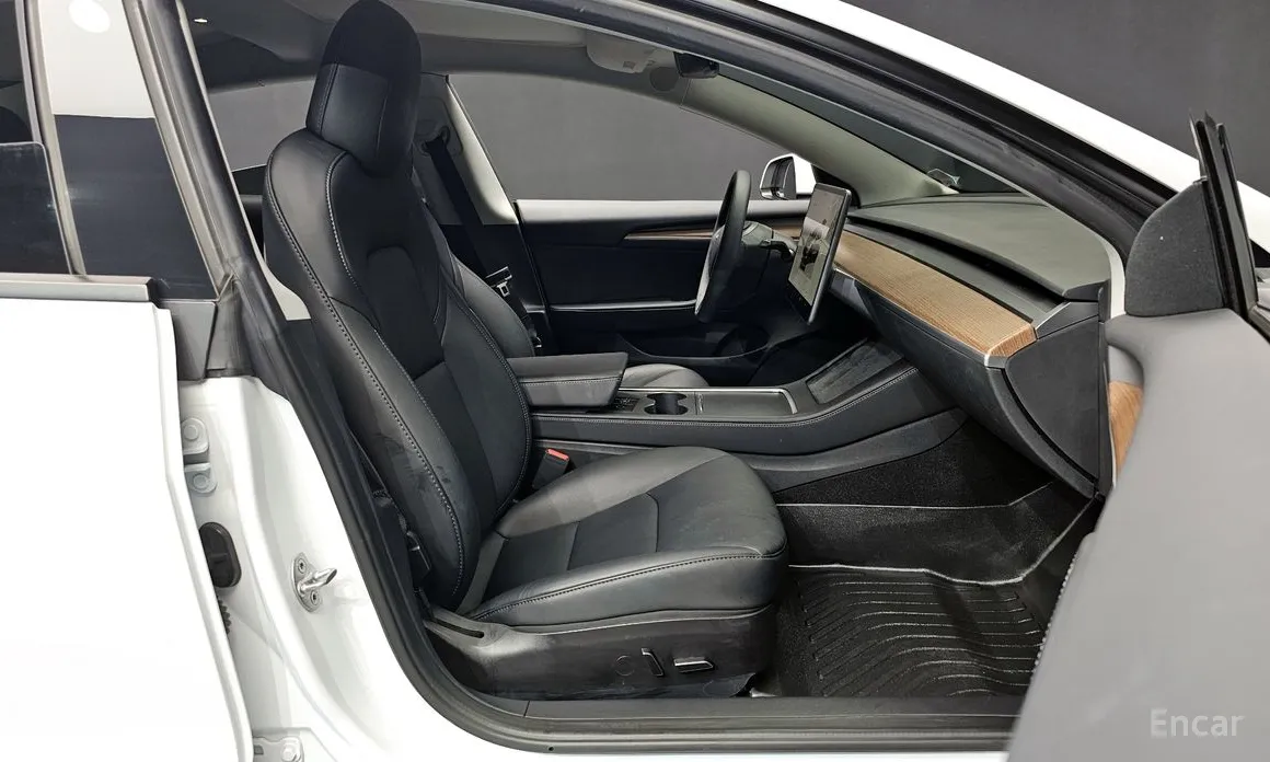 Фото 10 - Tesla Model 3