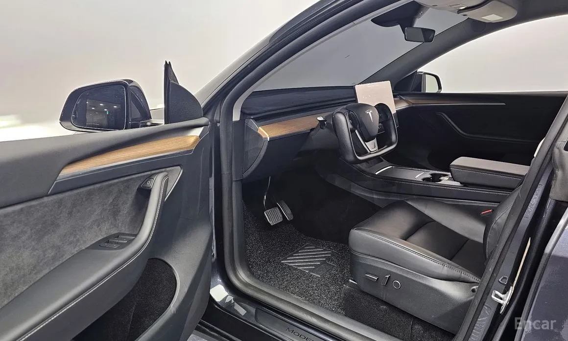 Фото 10 - Tesla Model Y