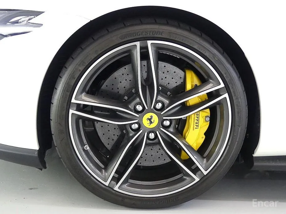 Фото 4 - Ferrari Roma