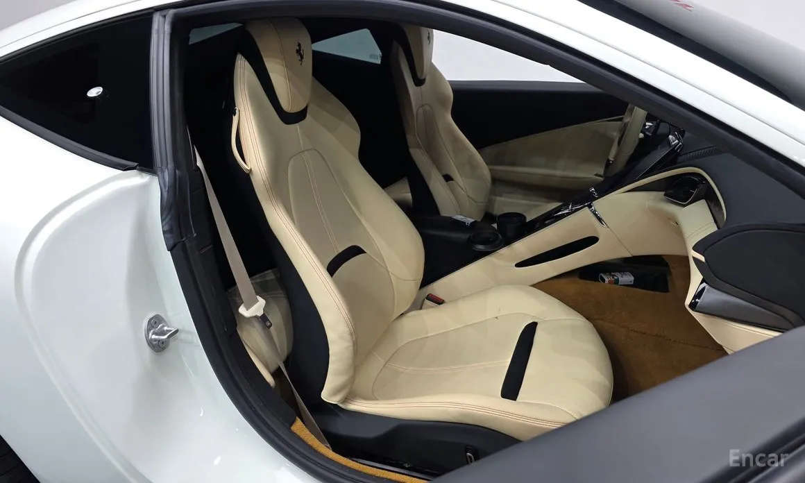 Фото 10 - Ferrari Roma