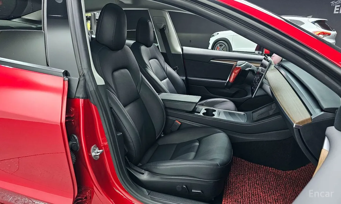 Фото 10 - Tesla Model 3