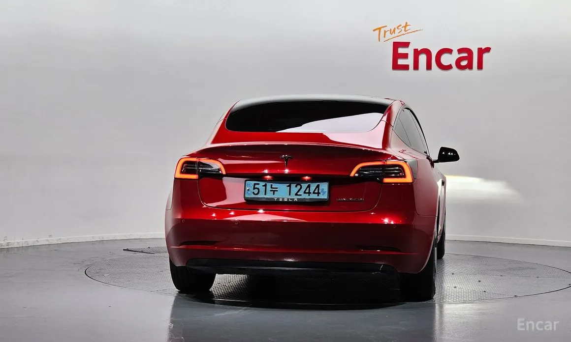 Фото 4 - Tesla Model 3