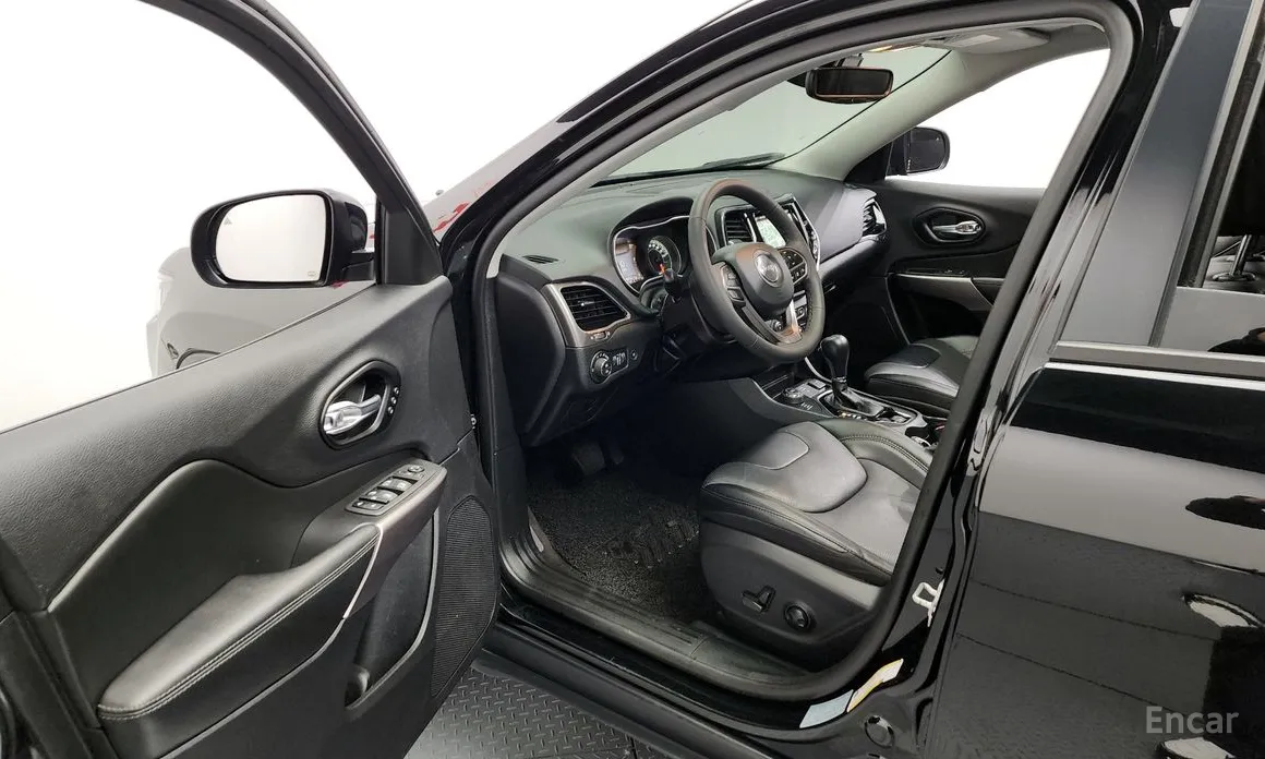 Фото 10 - Jeep Cherokee