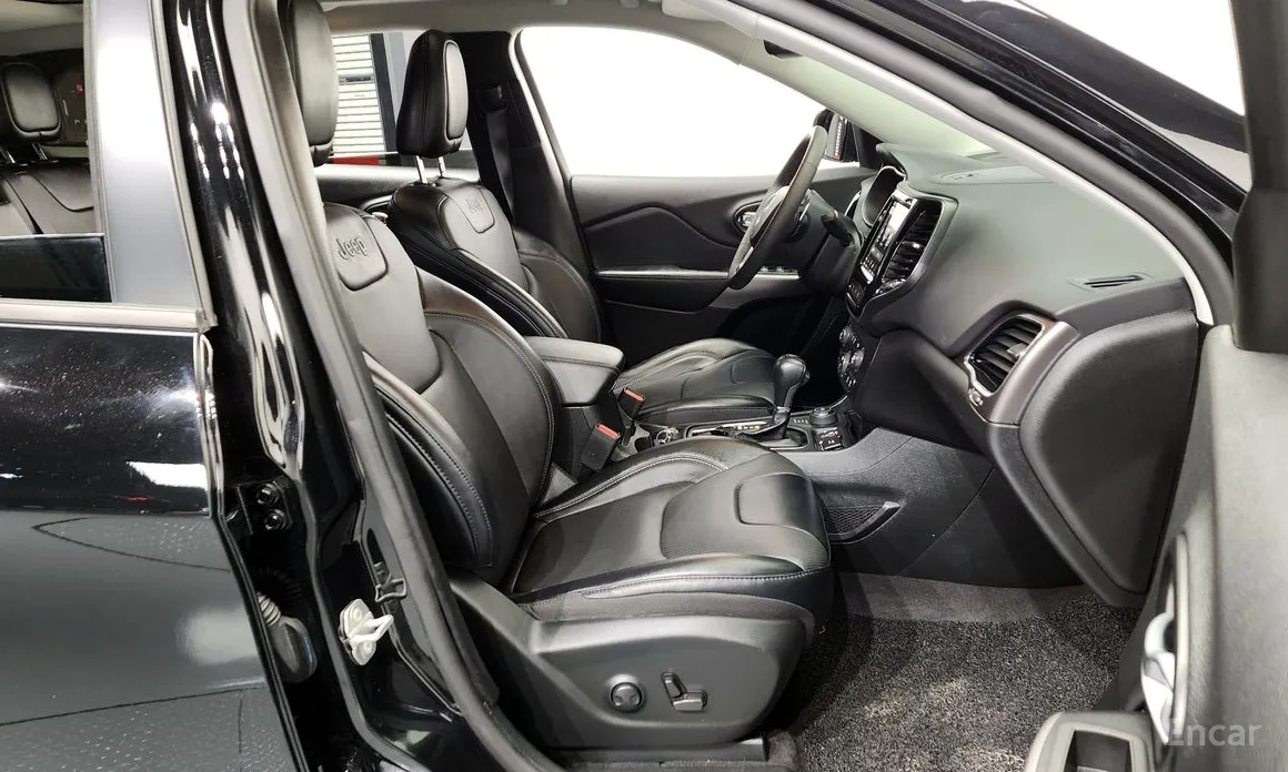 Фото 11 - Jeep Cherokee