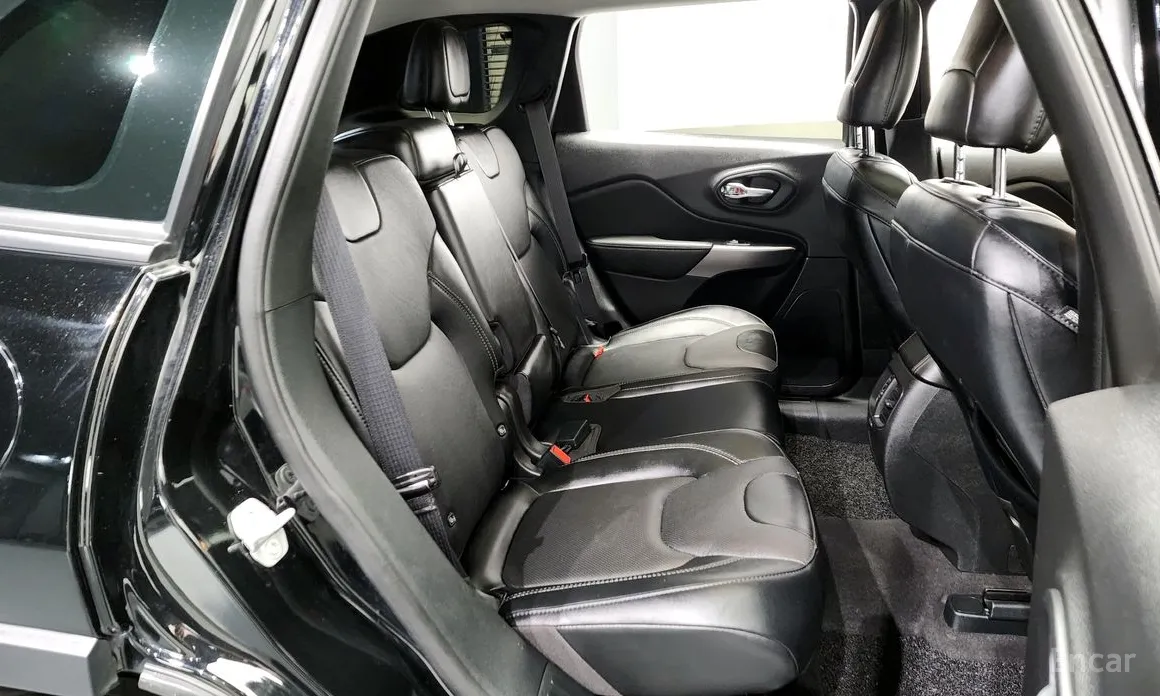 Фото 12 - Jeep Cherokee