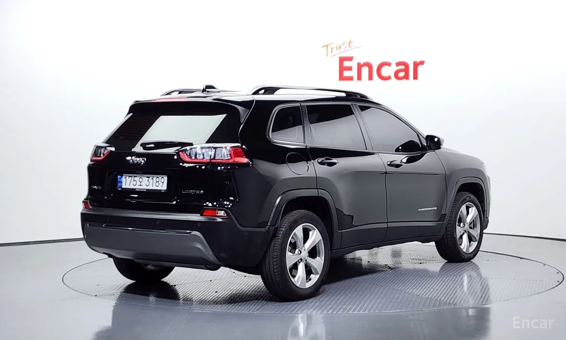 Фото 2 - Jeep Cherokee