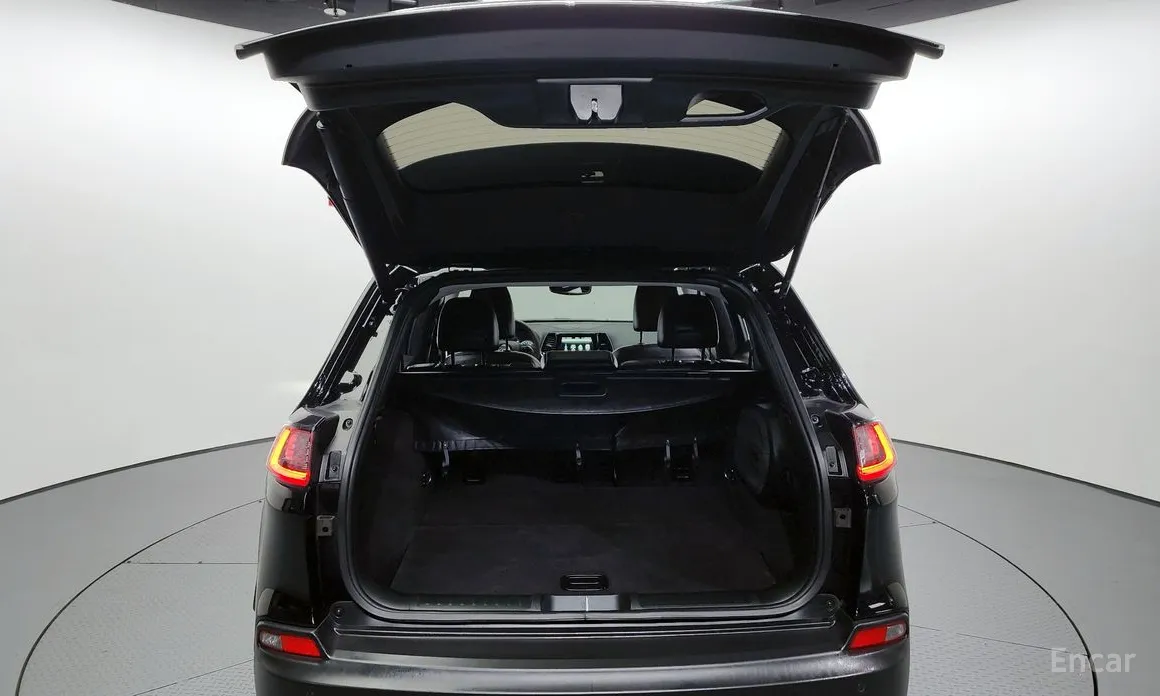 Фото 20 - Jeep Cherokee