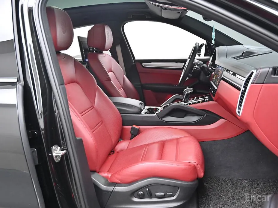 Фото 10 - Porsche Cayenne