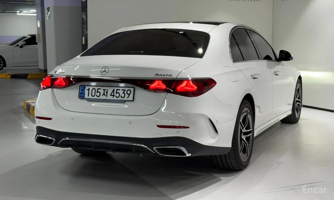 Фото 4 - Mercedes-Benz E-Class