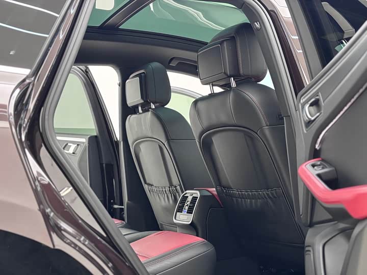 Фото 12 - Porsche Macan