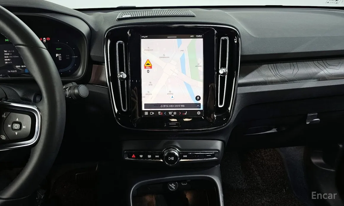 Фото 14 - Volvo C40