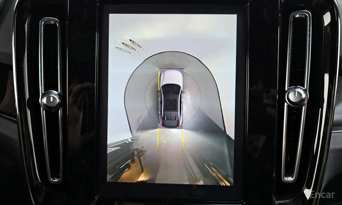 Фото 15 - Volvo C40