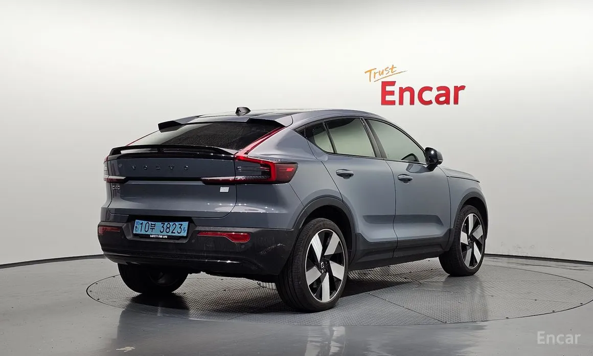 Фото 2 - Volvo C40