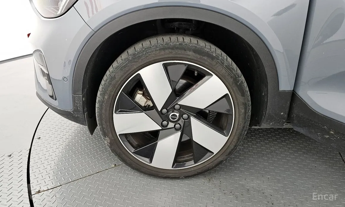 Фото 5 - Volvo C40