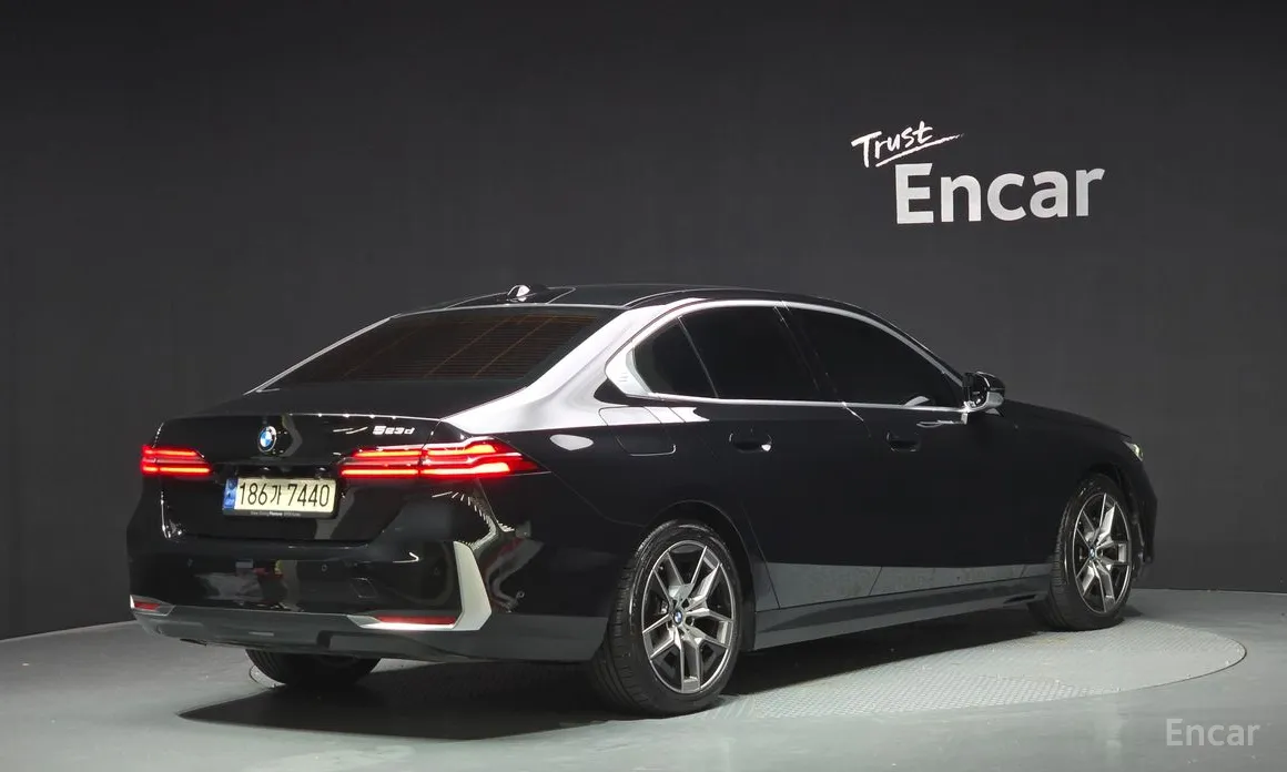 Фото 2 - BMW 5 Series