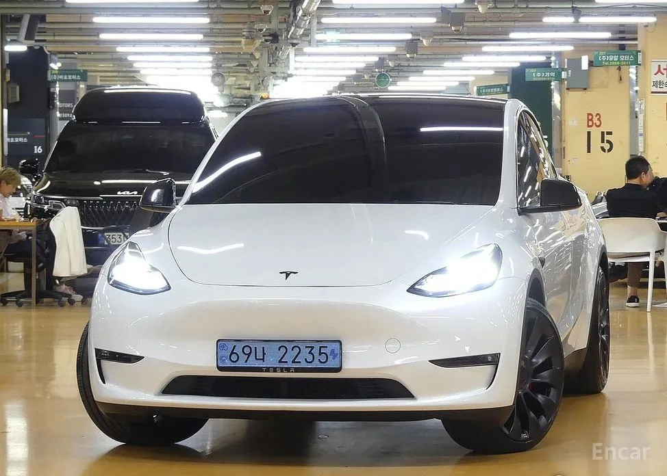 Фото 3 - Tesla Model Y