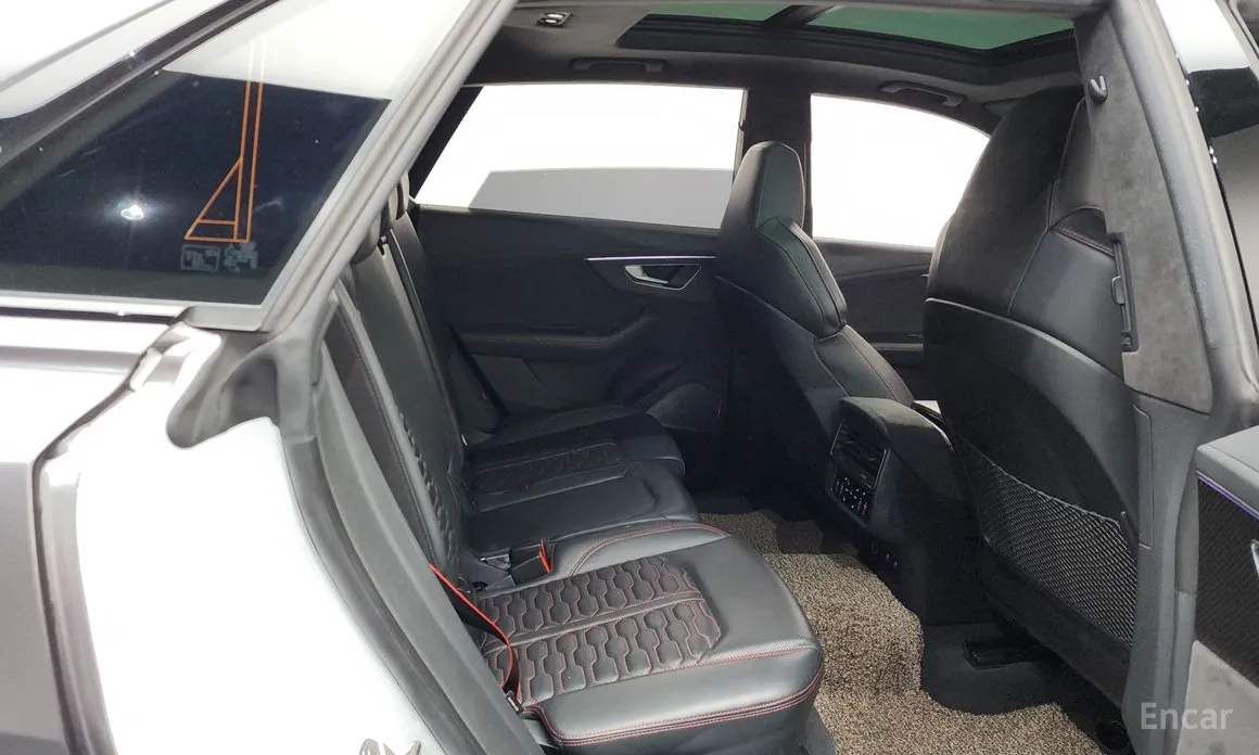 Фото 12 - Audi RS Q8