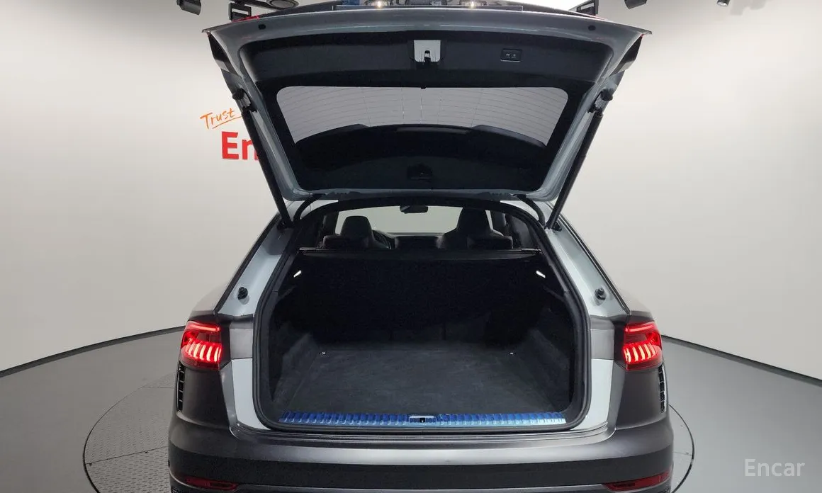 Фото 20 - Audi RS Q8