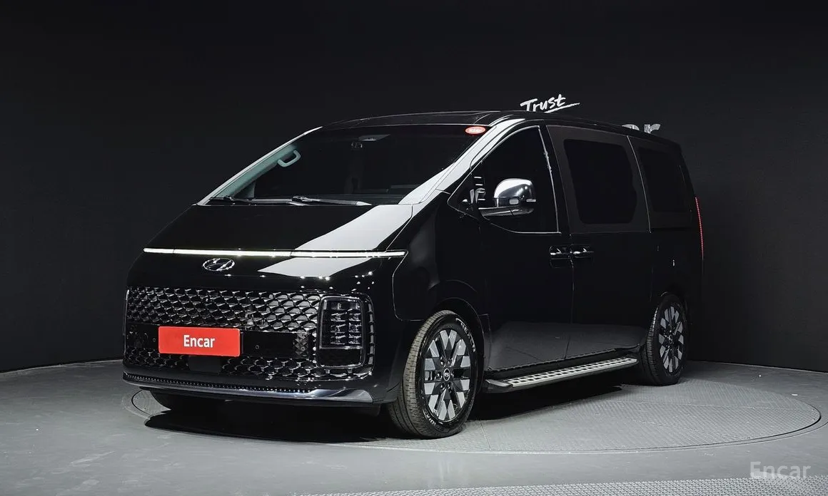 Фото 1 - Hyundai Staria