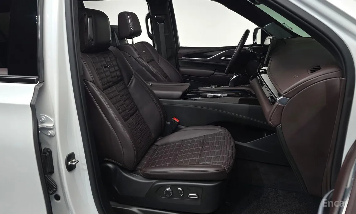 Фото 10 - Cadillac Escalade