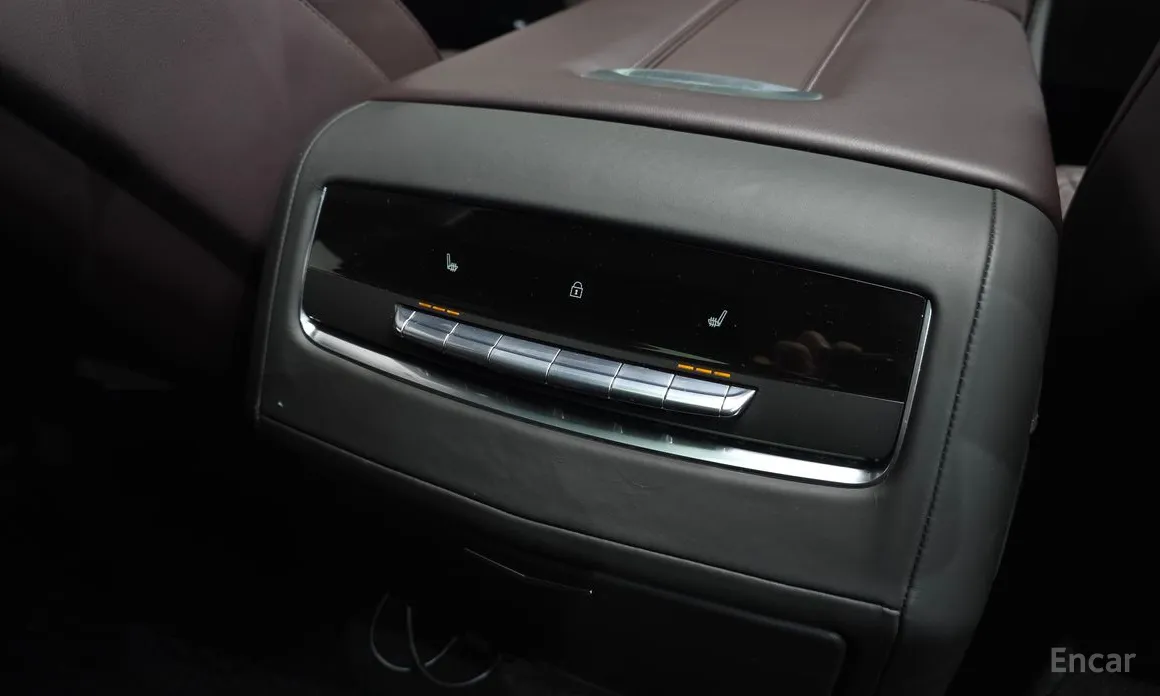 Фото 19 - Cadillac Escalade