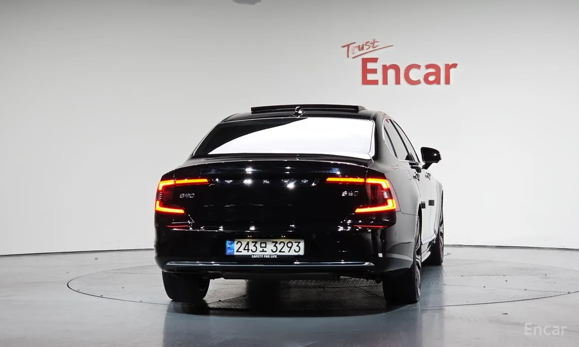 Фото 4 - Volvo S90