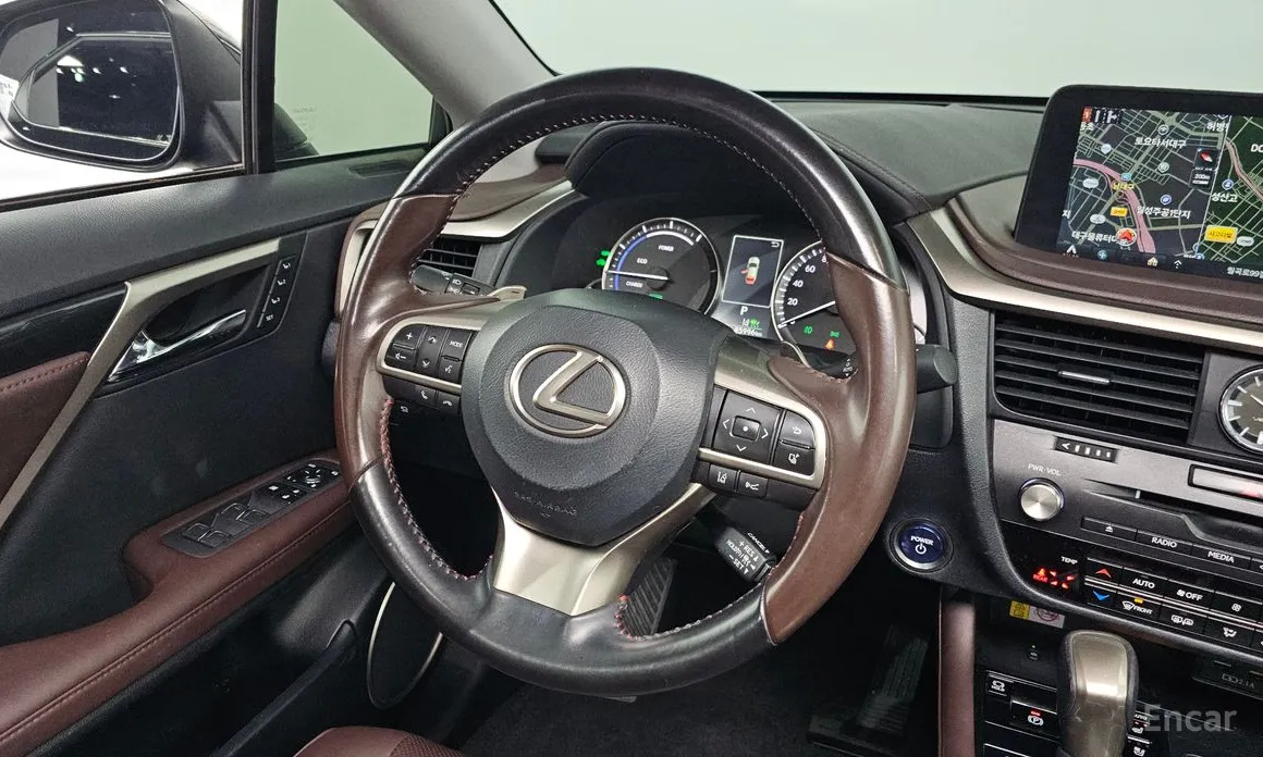 Фото 13 - Lexus RX