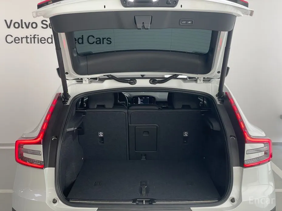 Фото 13 - Volvo C40