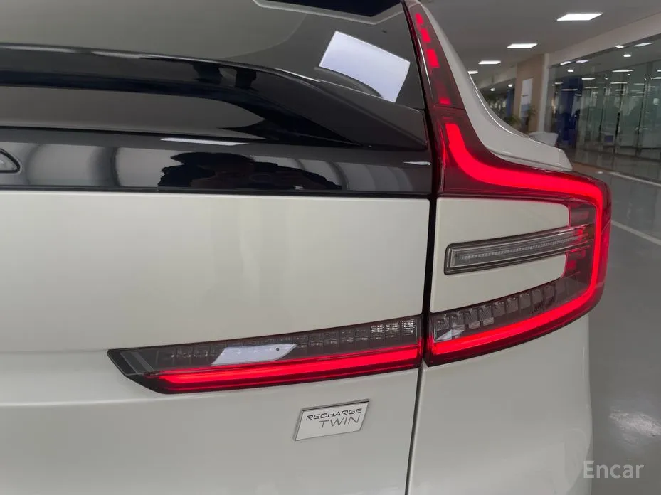 Фото 15 - Volvo C40