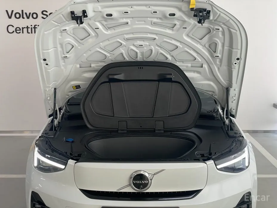 Фото 6 - Volvo C40